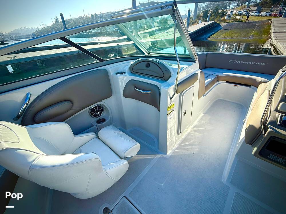 Slide: The Image of Crownline Boats E 215 XS 2022 - 15120457