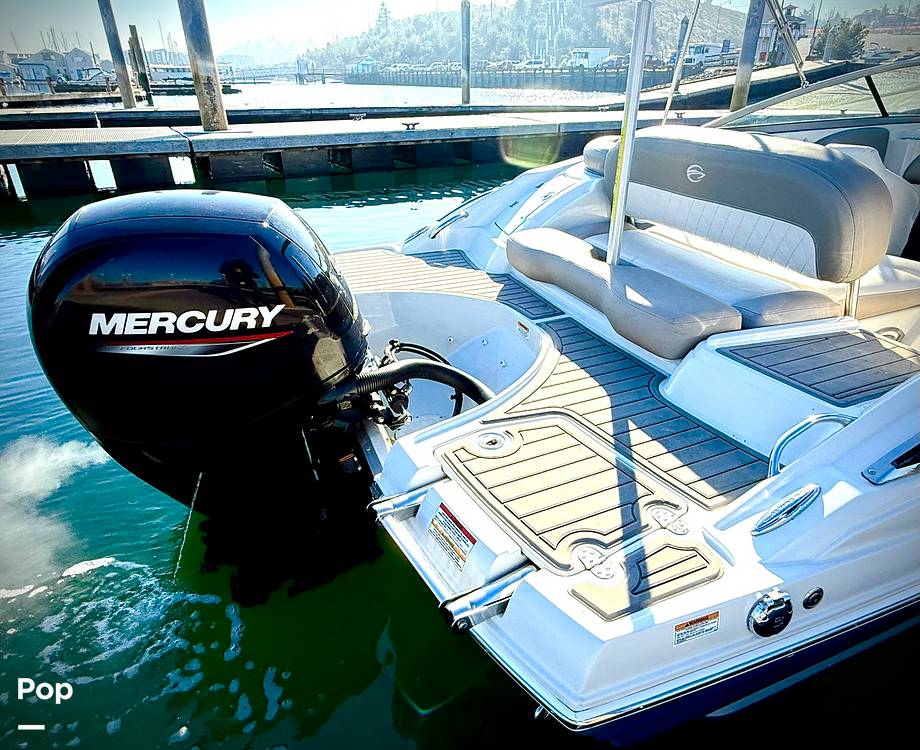 Slide: The Image of Crownline Boats E 215 XS 2022 - 15120486