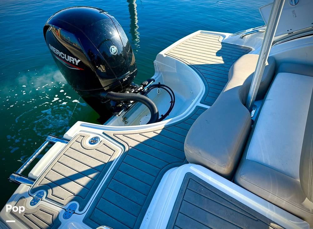 Slide: The Image of Crownline Boats E 215 XS 2022 - 15120492