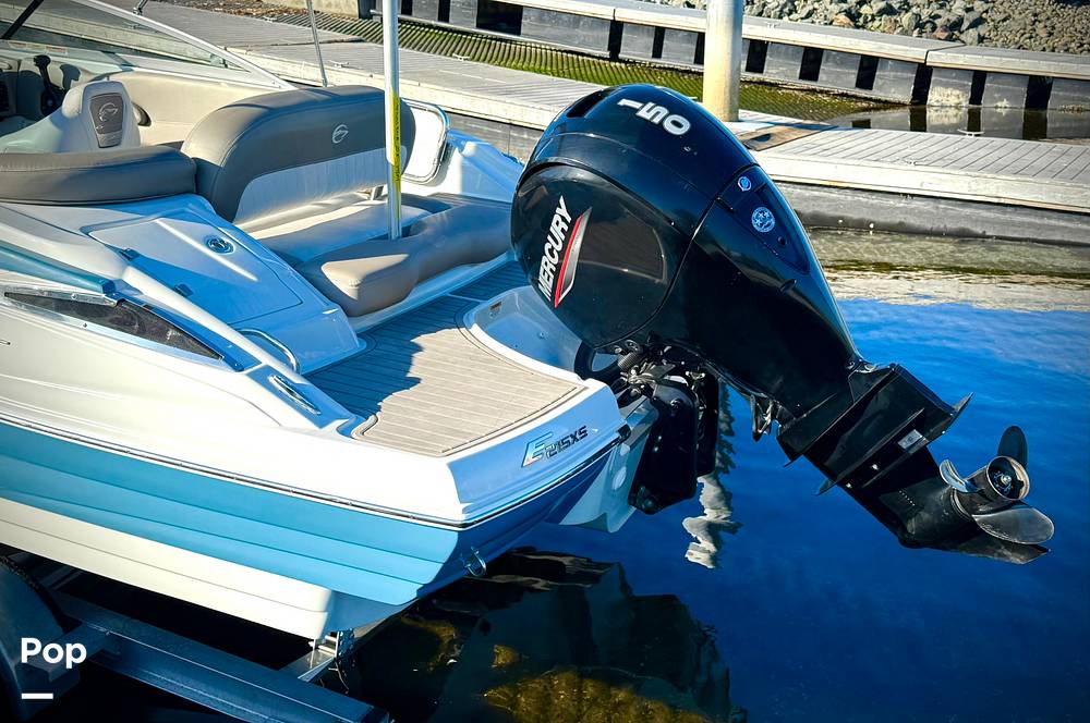 Slide: The Image of Crownline Boats E 215 XS 2022 - 15120495