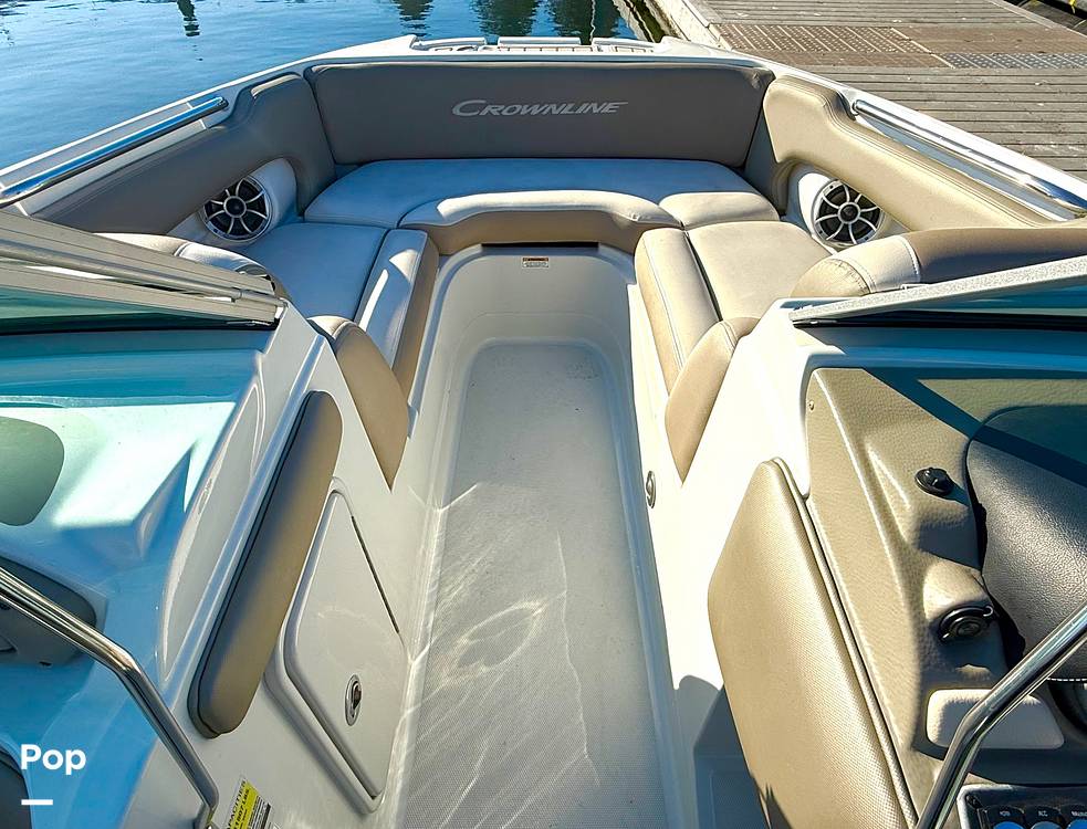 Slide: The Image of Crownline Boats E 215 XS 2022 - 15120496