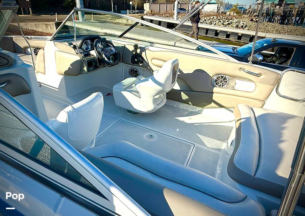 Slide: The Image of Crownline Boats E 215 XS 2022 - 15120498