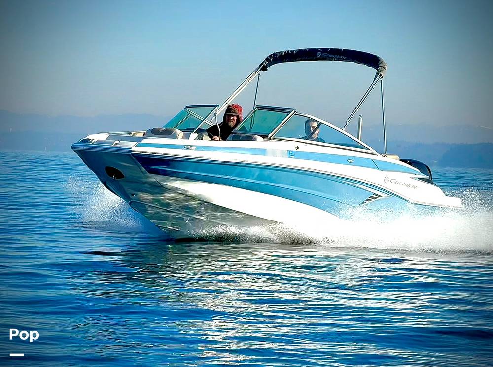 Slide: The Image of Crownline Boats E 215 XS 2022 - 15120501