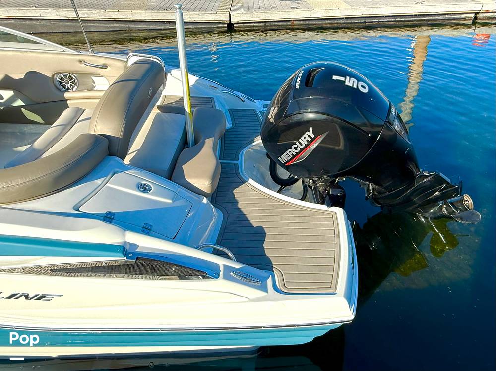 Slide: The Image of Crownline Boats E 215 XS 2022 - 15120502