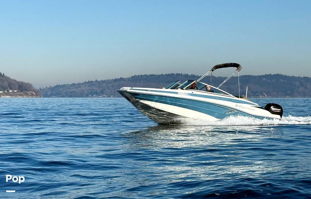 Slide: The Image of Crownline Boats E 215 XS 2022 - 15120503