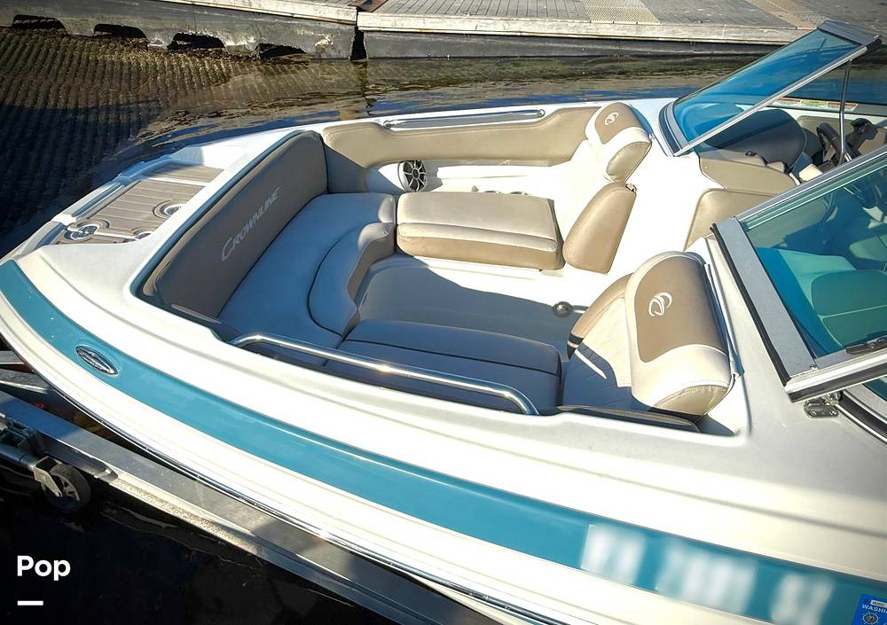 Slide: The Image of Crownline Boats E 215 XS 2022 - 15120505