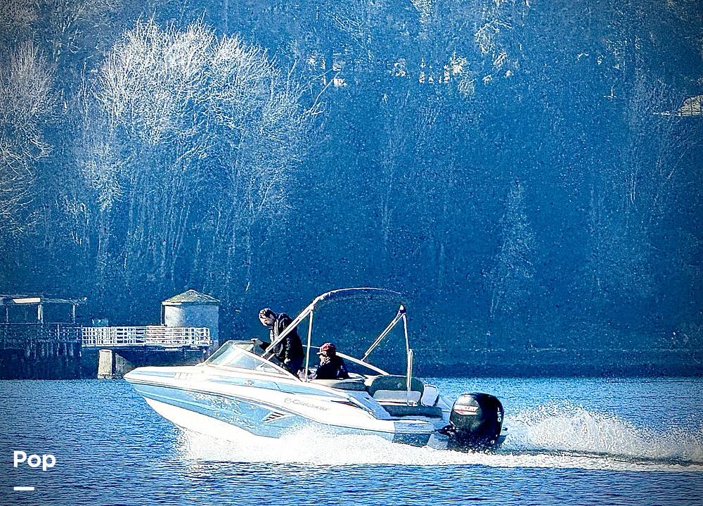 Slide: The Image of Crownline Boats E 215 XS 2022 - 15120506