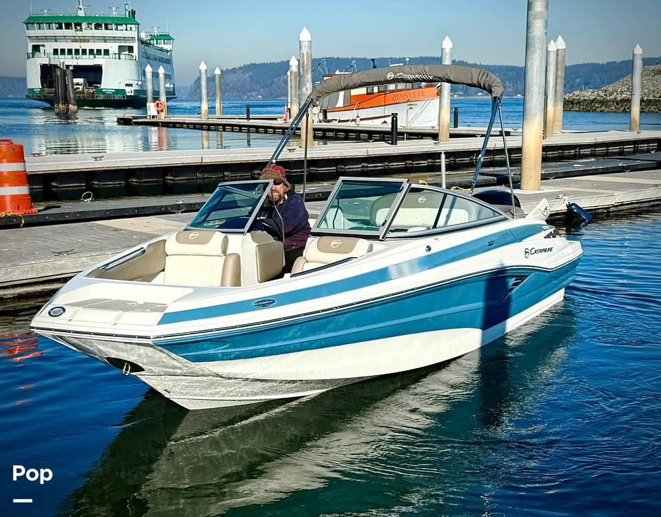 Slide: The Image of Crownline Boats E 215 XS 2022 - 15120510