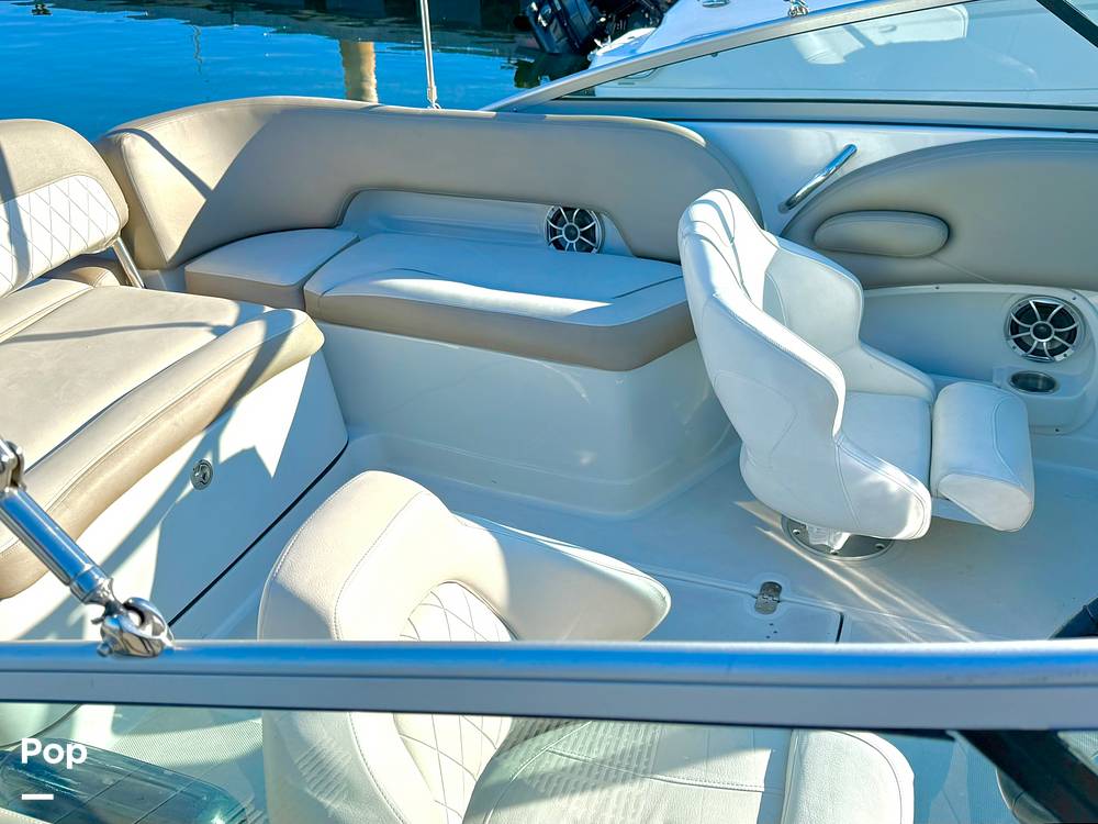 Slide: The Image of Crownline Boats E 215 XS 2022 - 15120513