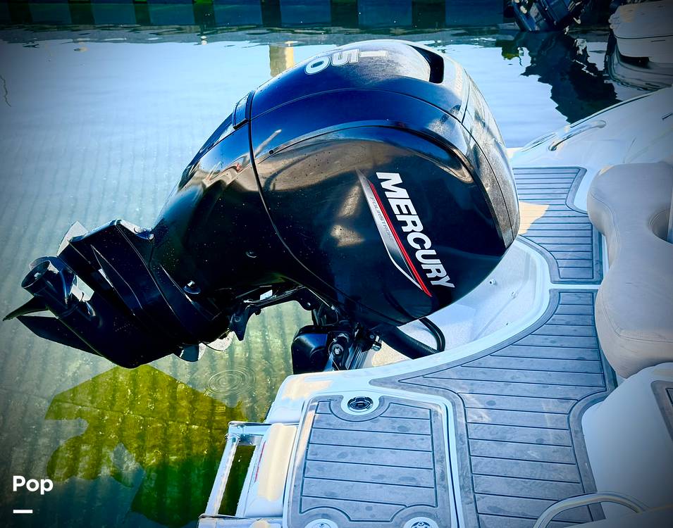 Slide: The Image of Crownline Boats E 215 XS 2022 - 15120514