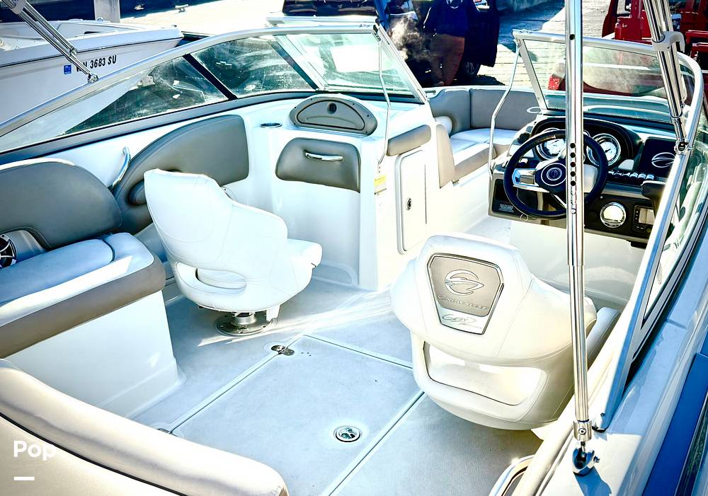 Slide: The Image of Crownline Boats E 215 XS 2022 - 15120516