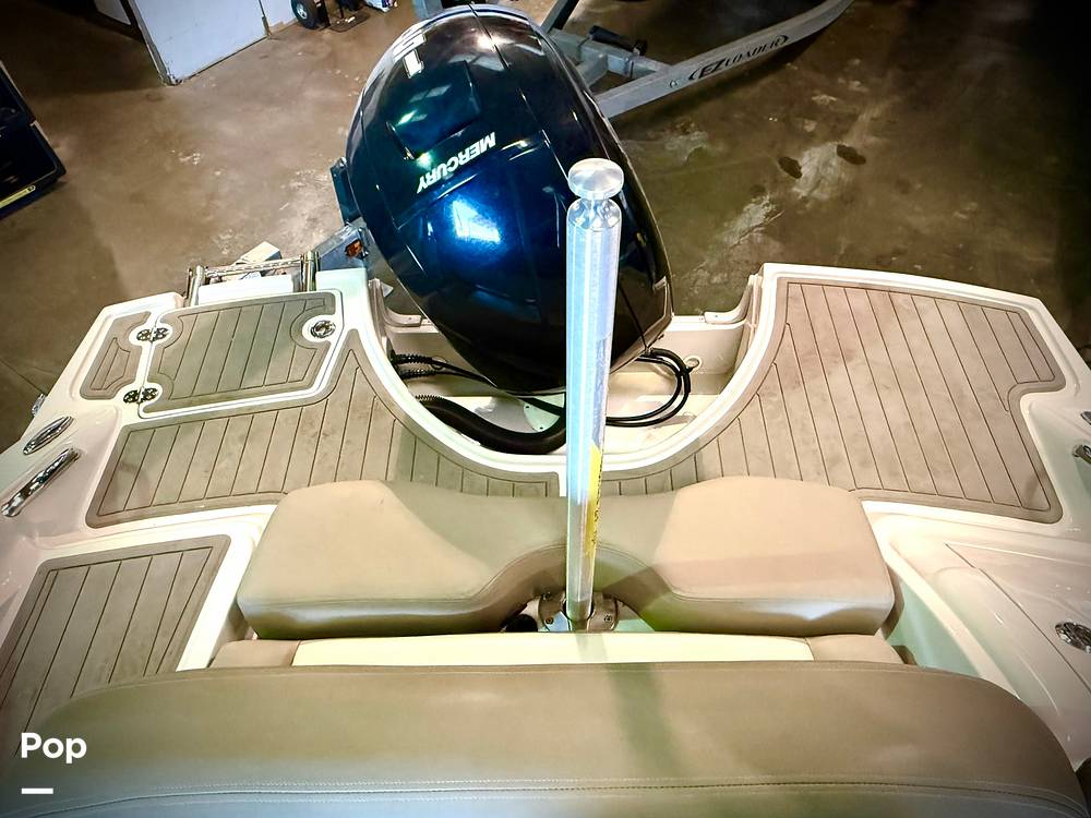 Slide: The Image of Crownline Boats E 215 XS 2022 - 15165694