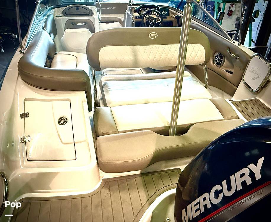 Slide: The Image of Crownline Boats E 215 XS 2022 - 15165701