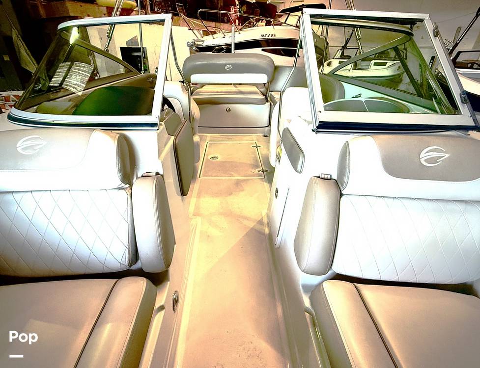 Slide: The Image of Crownline Boats E 215 XS 2022 - 15165703