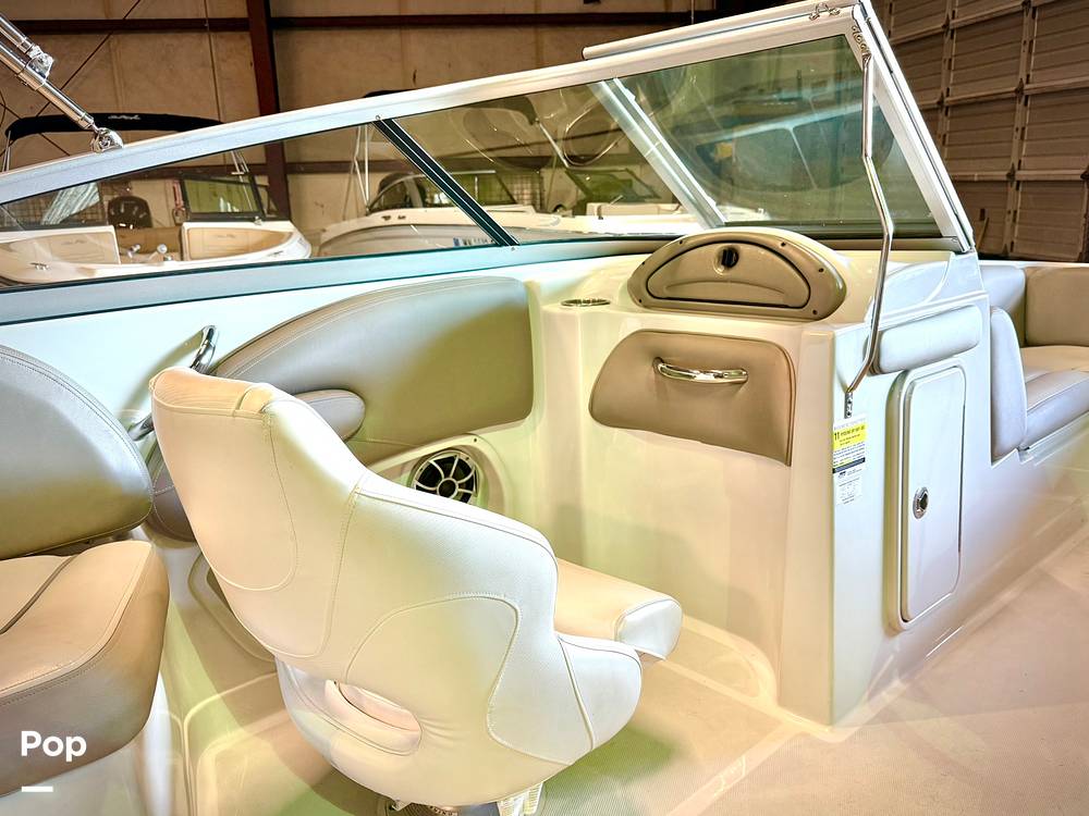 Slide: The Image of Crownline Boats E 215 XS 2022 - 15165705