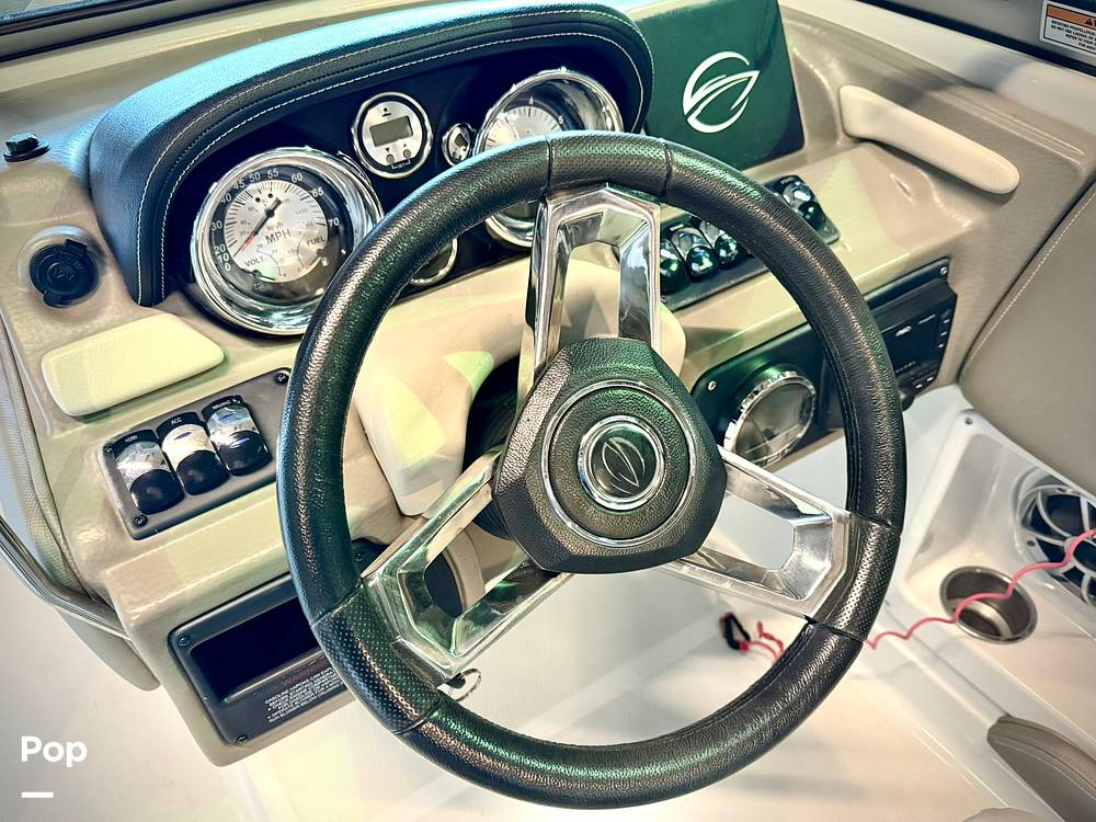 Slide: The Image of Crownline Boats E 215 XS 2022 - 15165708