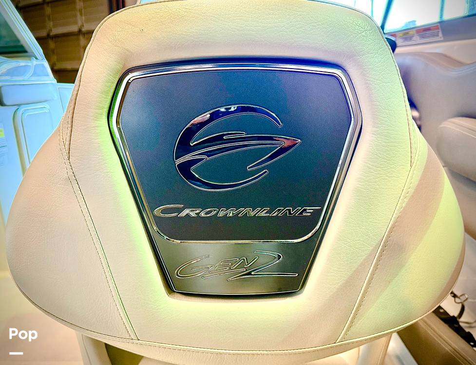 Slide: The Image of Crownline Boats E 215 XS 2022 - 15165711