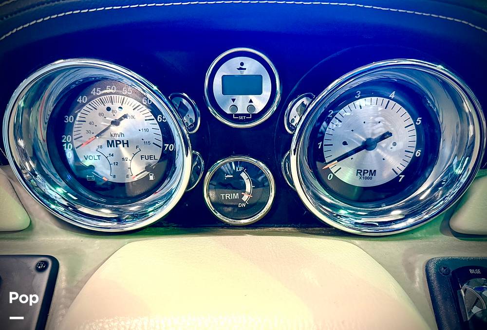 Slide: The Image of Crownline Boats E 215 XS 2022 - 15165714