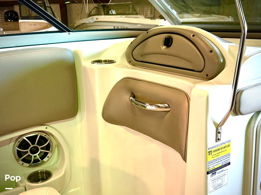 Slide: The Image of Crownline Boats E 215 XS 2022 - 15165716