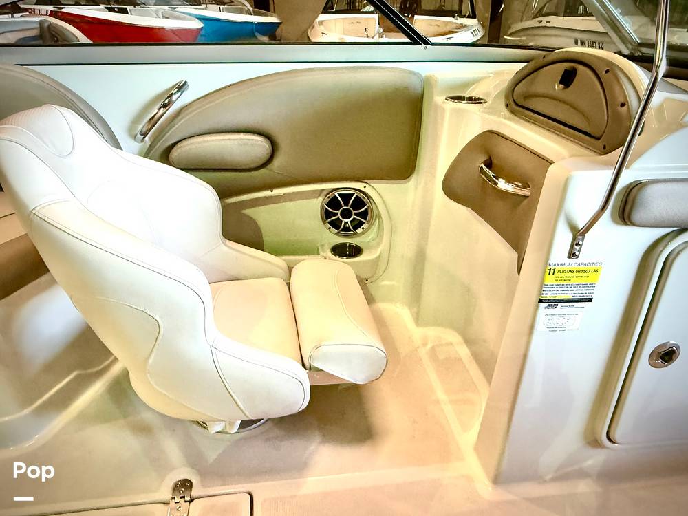 Slide: The Image of Crownline Boats E 215 XS 2022 - 15165717