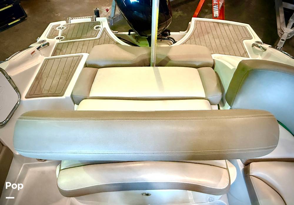 Slide: The Image of Crownline Boats E 215 XS 2022 - 15165721