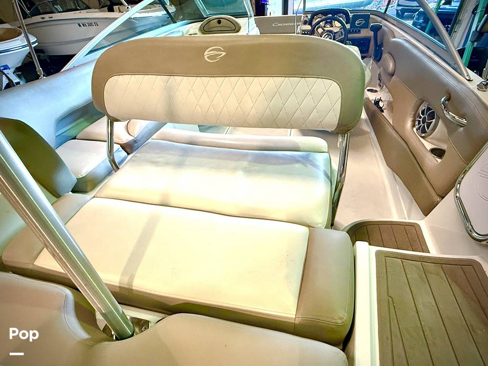 Slide: The Image of Crownline Boats E 215 XS 2022 - 15165722