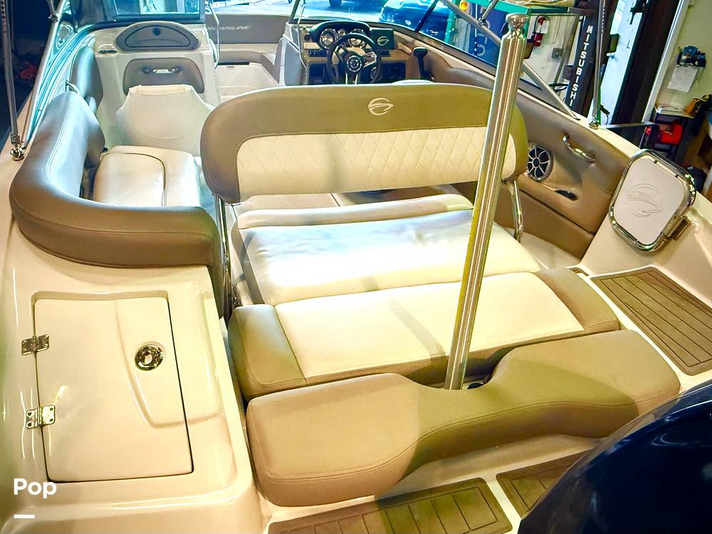 Slide: The Image of Crownline Boats E 215 XS 2022 - 15165724