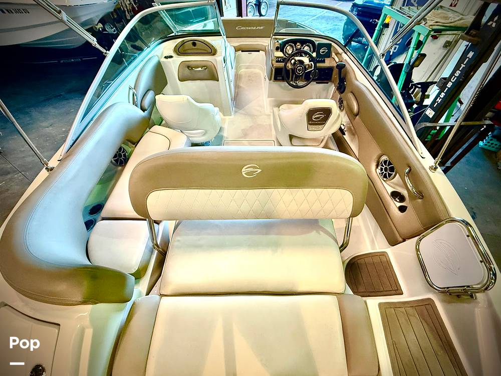 Slide: The Image of Crownline Boats E 215 XS 2022 - 15165726