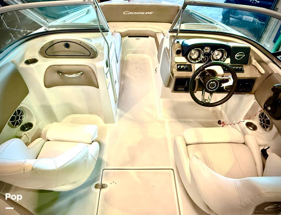 Slide: The Image of Crownline Boats E 215 XS 2022 - 15165727