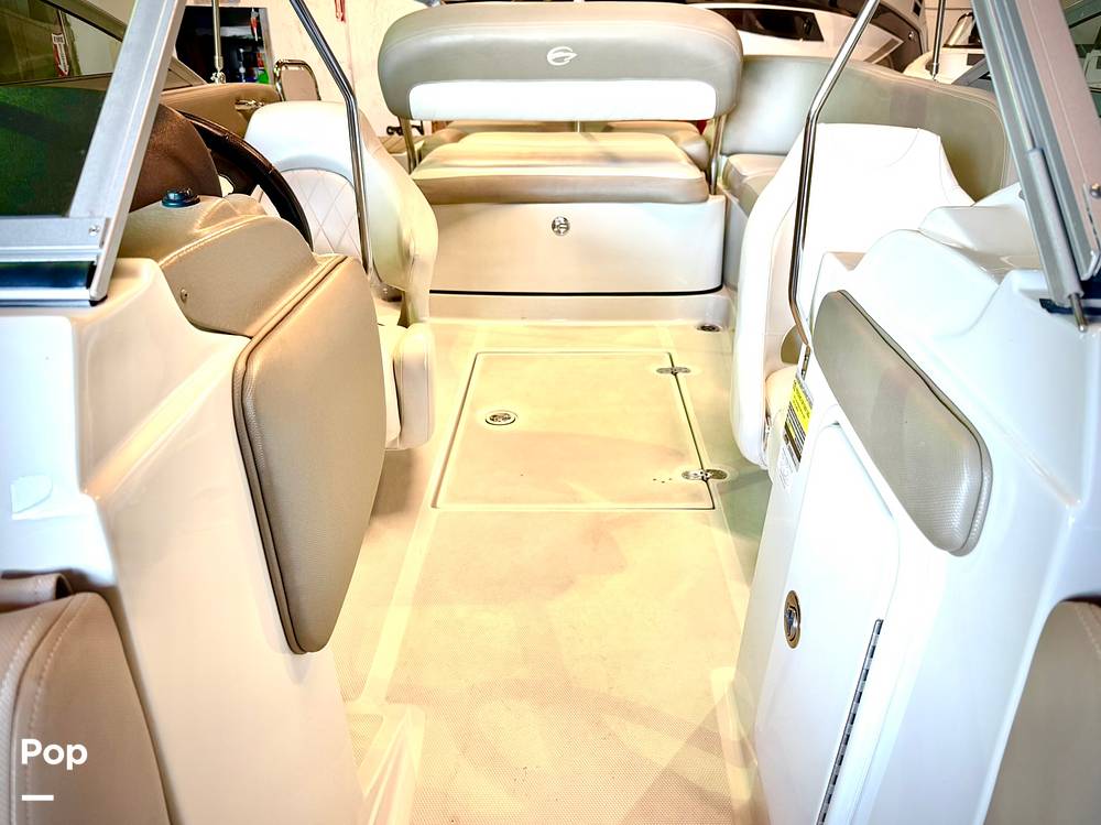 Slide: The Image of Crownline Boats E 215 XS 2022 - 15165729