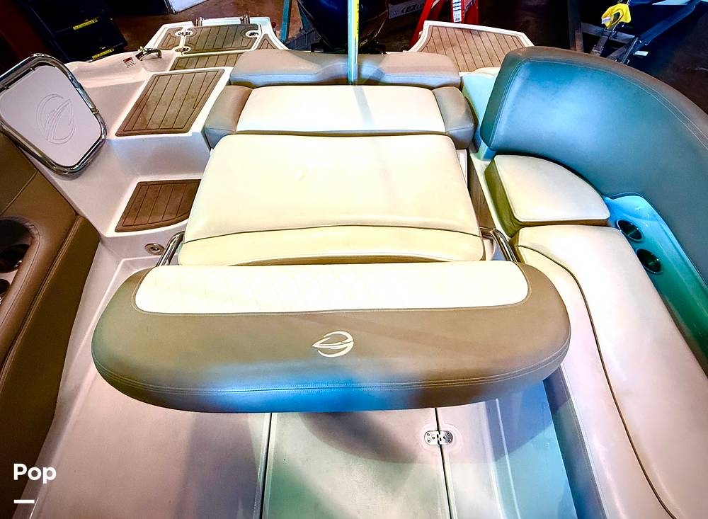 Slide: The Image of Crownline Boats E 215 XS 2022 - 15165731