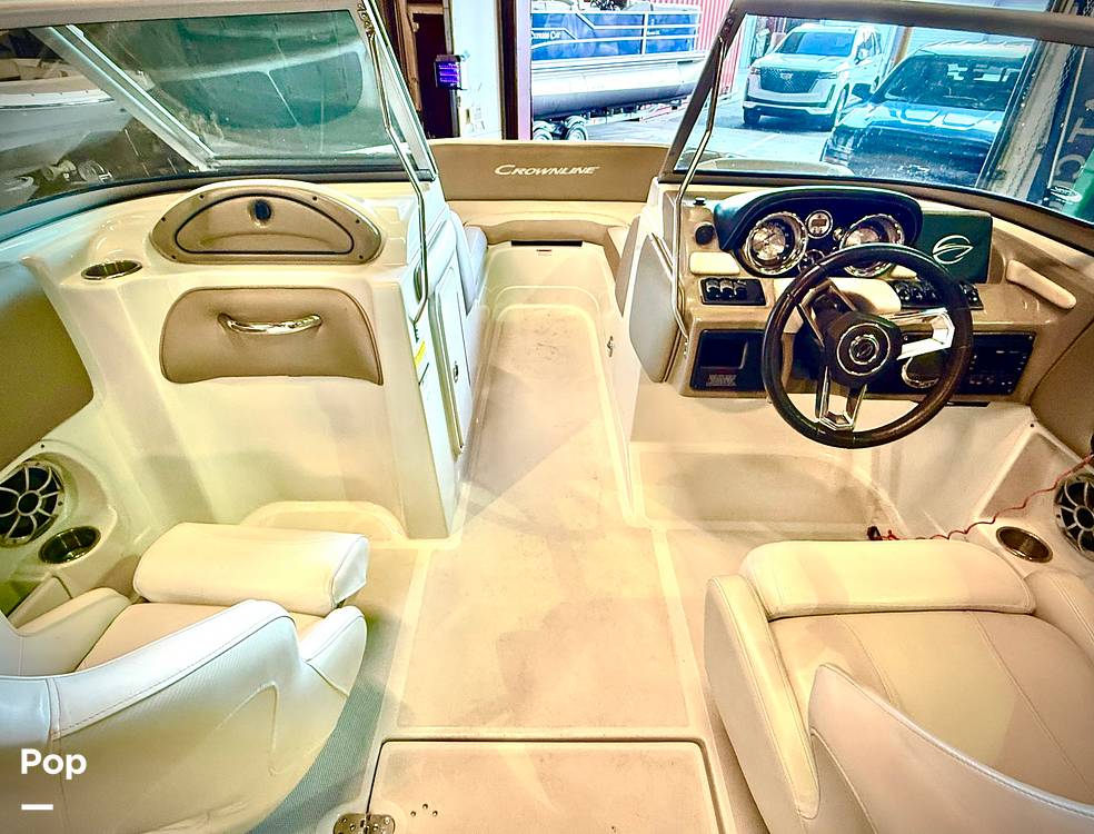 Slide: The Image of Crownline Boats E 215 XS 2022 - 15165732