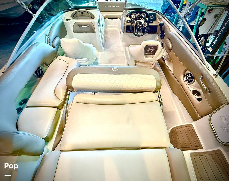 Slide: The Image of Crownline Boats E 215 XS 2022 - 15165733