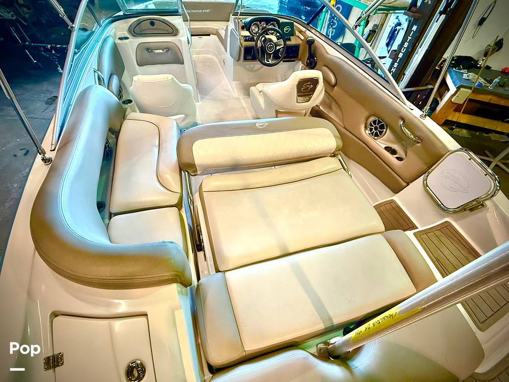 Slide: The Image of Crownline Boats E 215 XS 2022 - 15165734