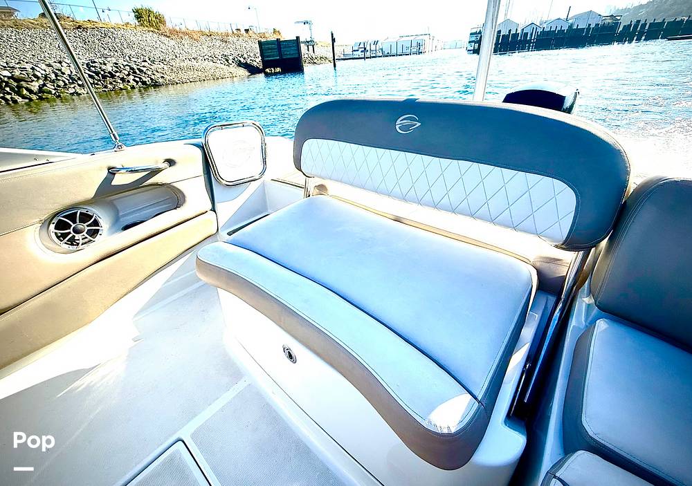 Slide: The Image of Crownline Boats E 215 XS 2022 - 15120499