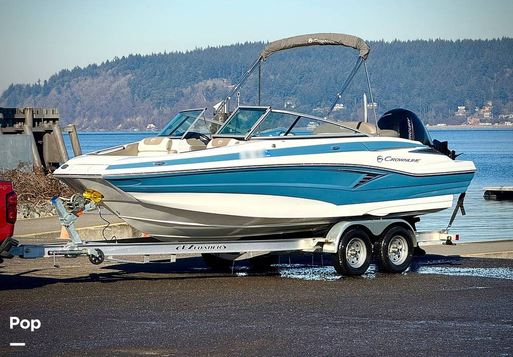 Slide: The Image of Crownline Boats E 215 XS 2022 - 15120517