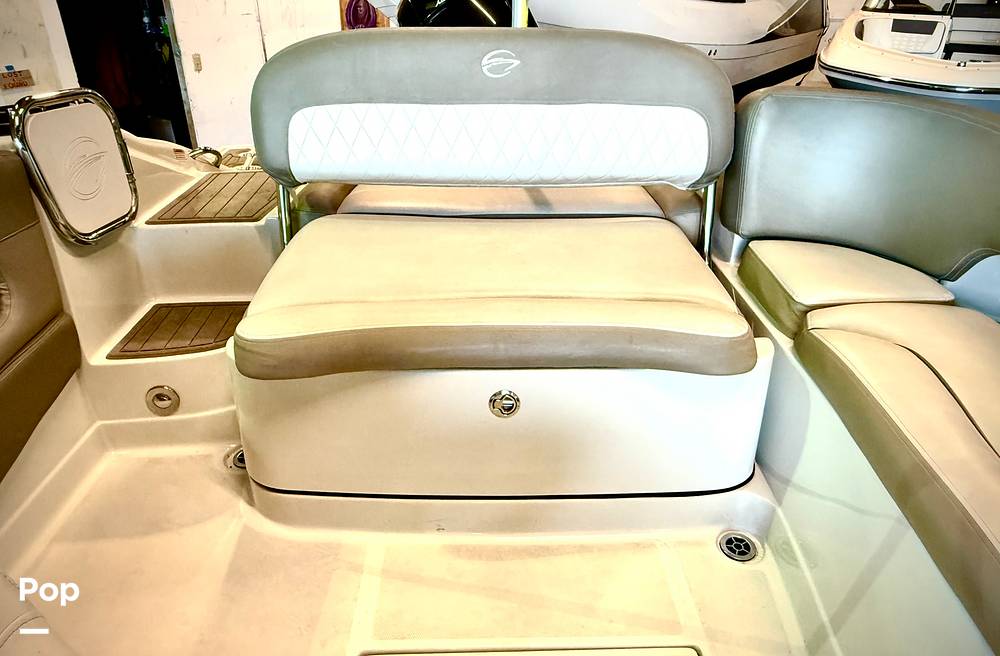 Slide: The Image of Crownline Boats E 215 XS 2022 - 15165700