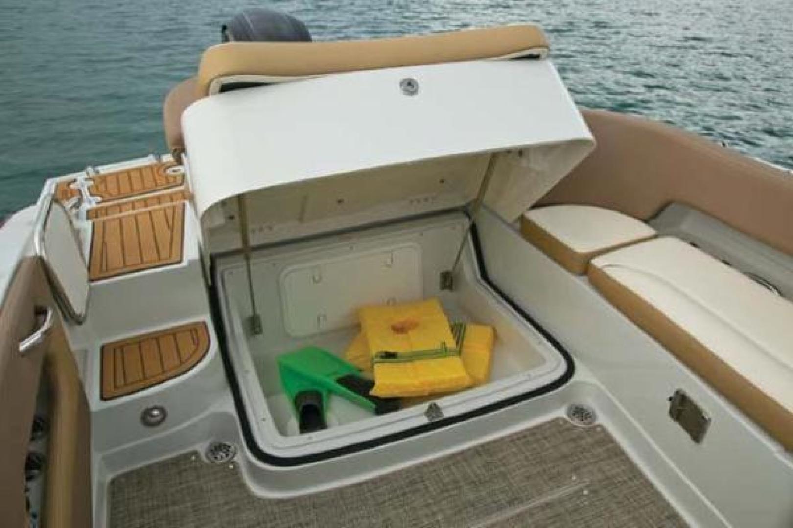 Slide: The Image of Crownline Boats E 215 XS 2023 - 1801207