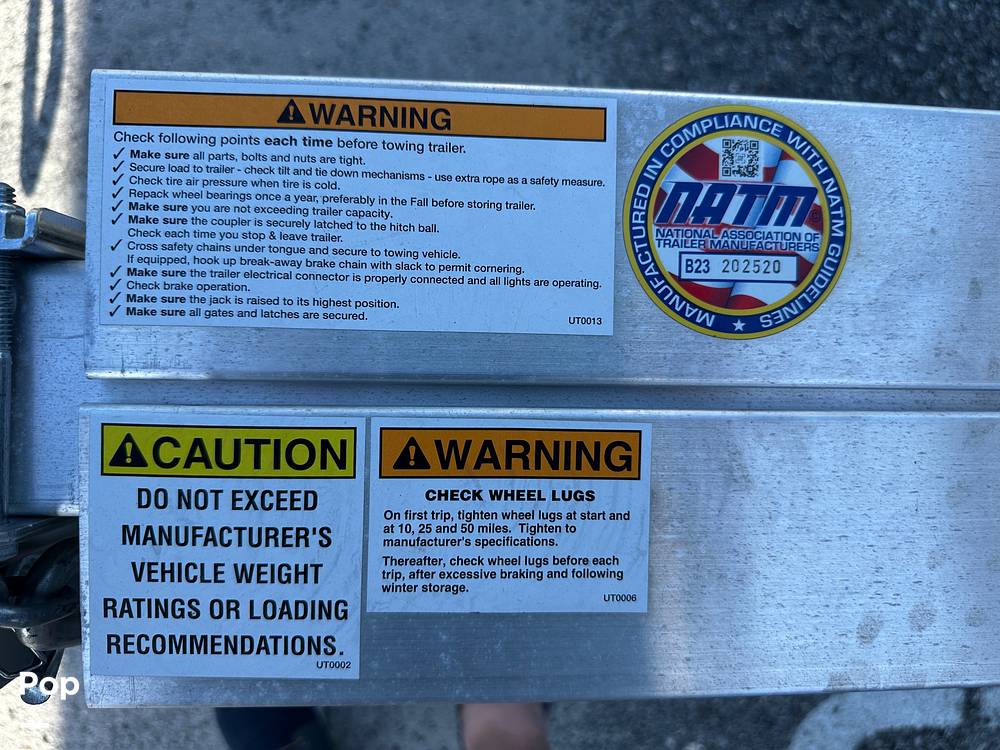 Slide: The Image of Crownline Boats E230XS 2024 - 15678433