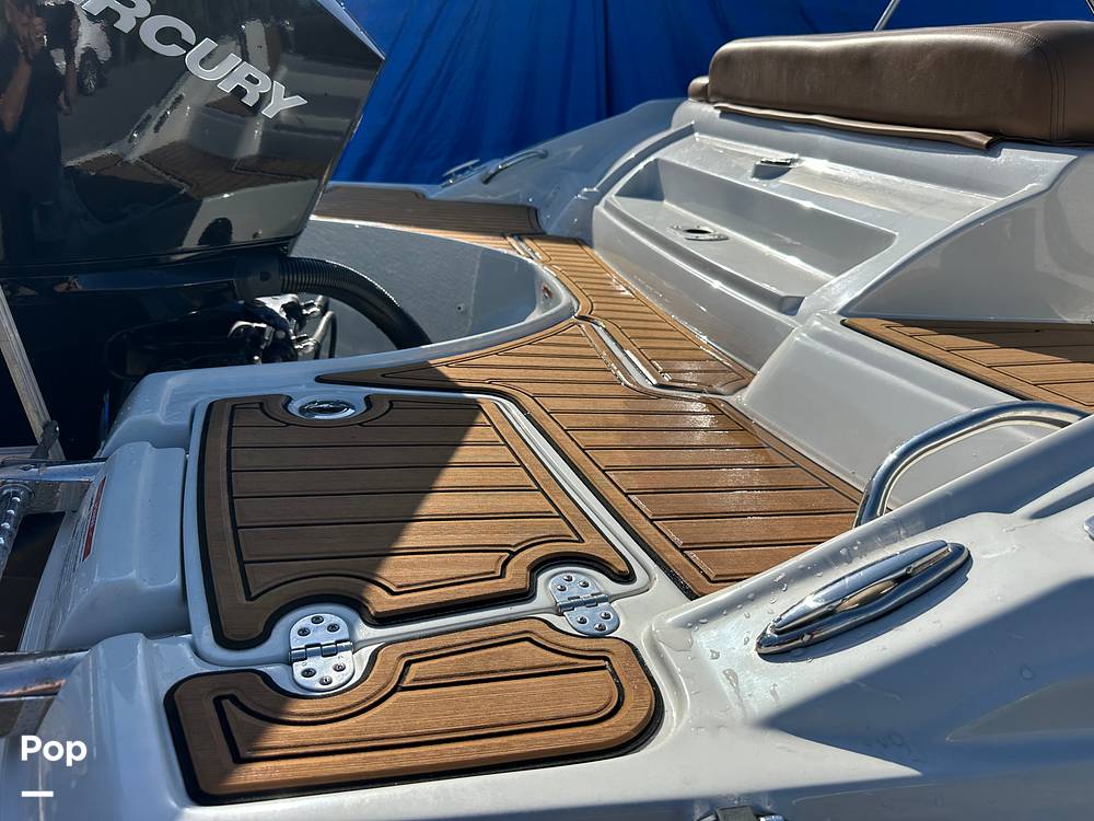 Slide: The Image of Crownline Boats E230XS 2024 - 15678462