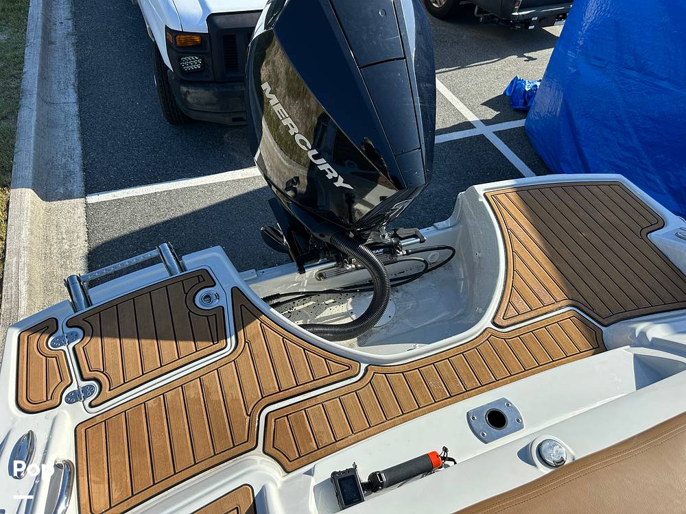 Slide: The Image of Crownline Boats E230XS 2024 - 15678464