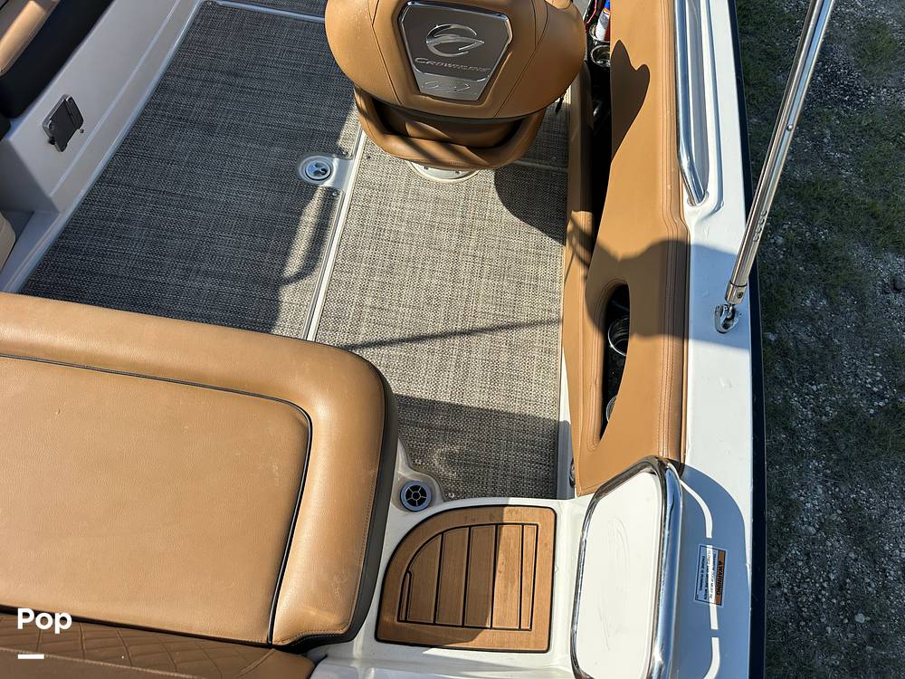 Slide: The Image of Crownline Boats E230XS 2024 - 15678467