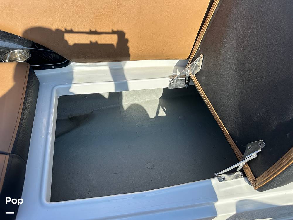 Slide: The Image of Crownline Boats E230XS 2024 - 15678481