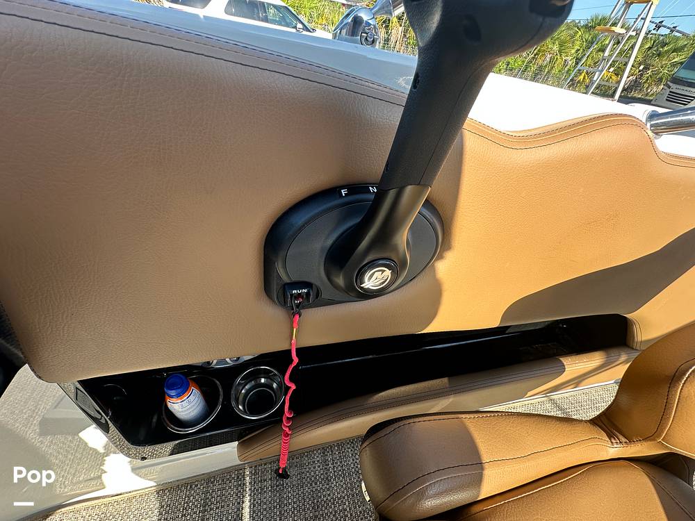 Slide: The Image of Crownline Boats E230XS 2024 - 15678492