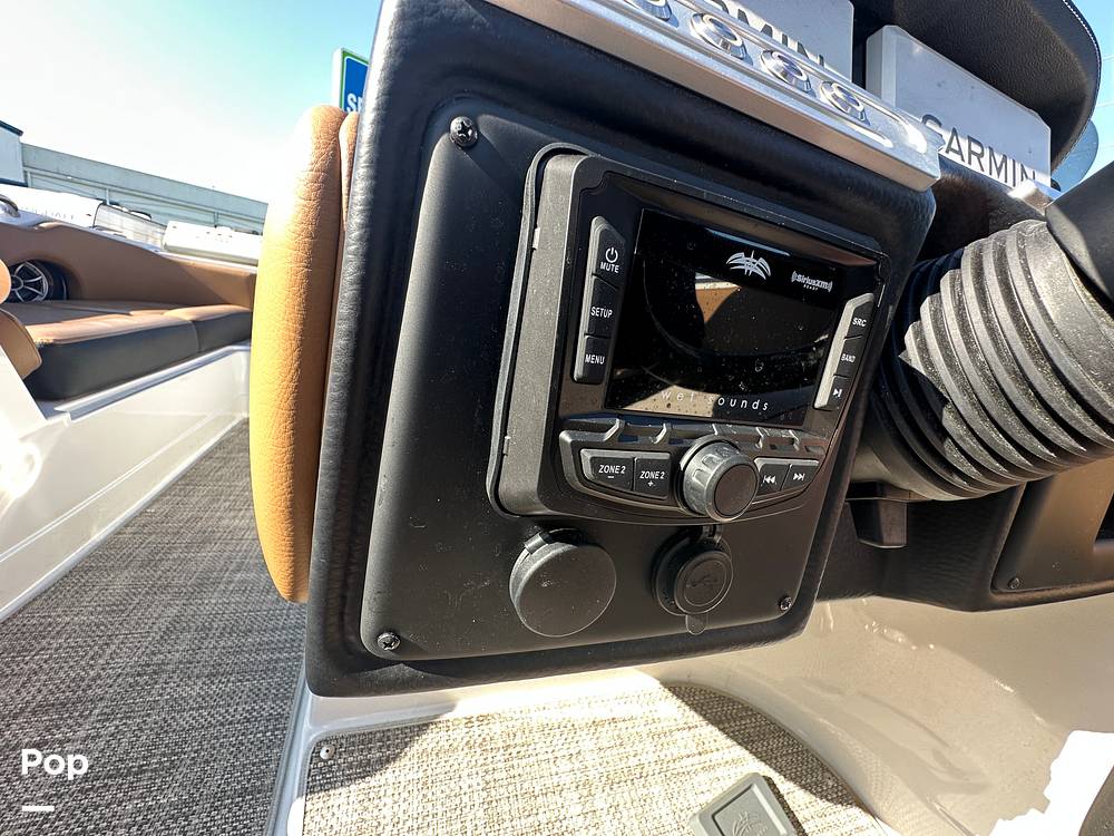 Slide: The Image of Crownline Boats E230XS 2024 - 15678495