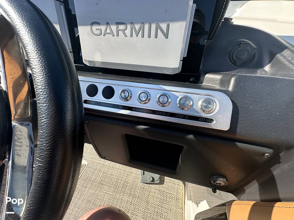 Slide: The Image of Crownline Boats E230XS 2024 - 15678497