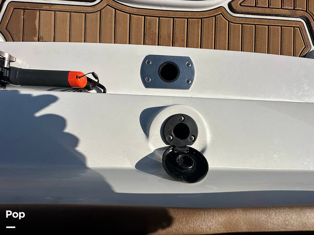 Slide: The Image of Crownline Boats E230XS 2024 - 15678509