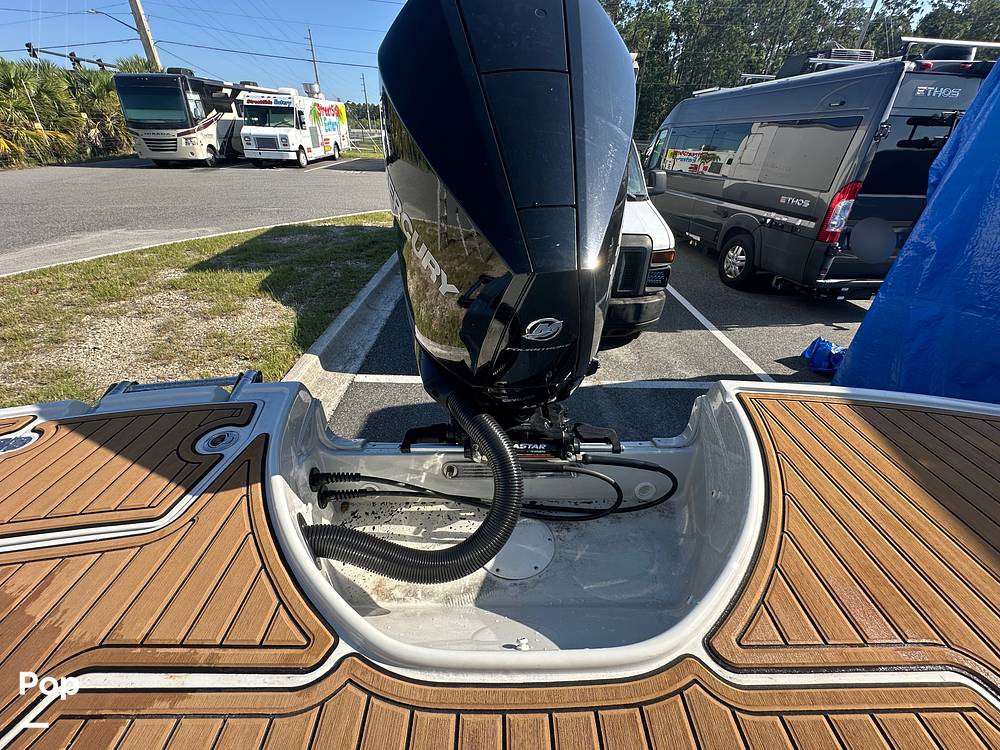Slide: The Image of Crownline Boats E230XS 2024 - 15678511