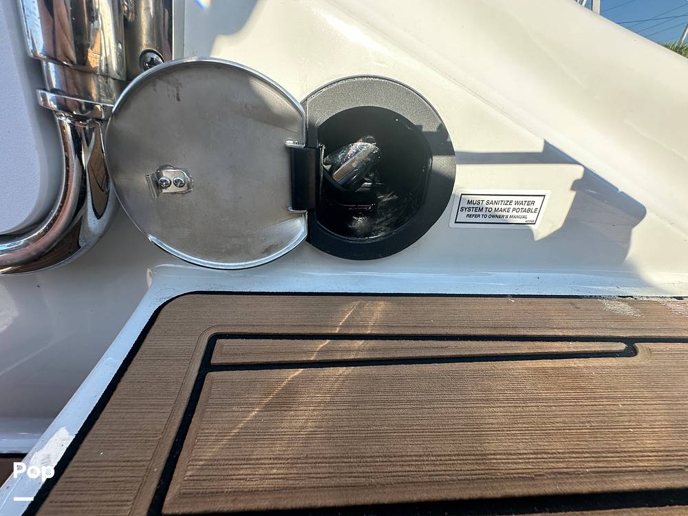 Slide: The Image of Crownline Boats E230XS 2024 - 15678514