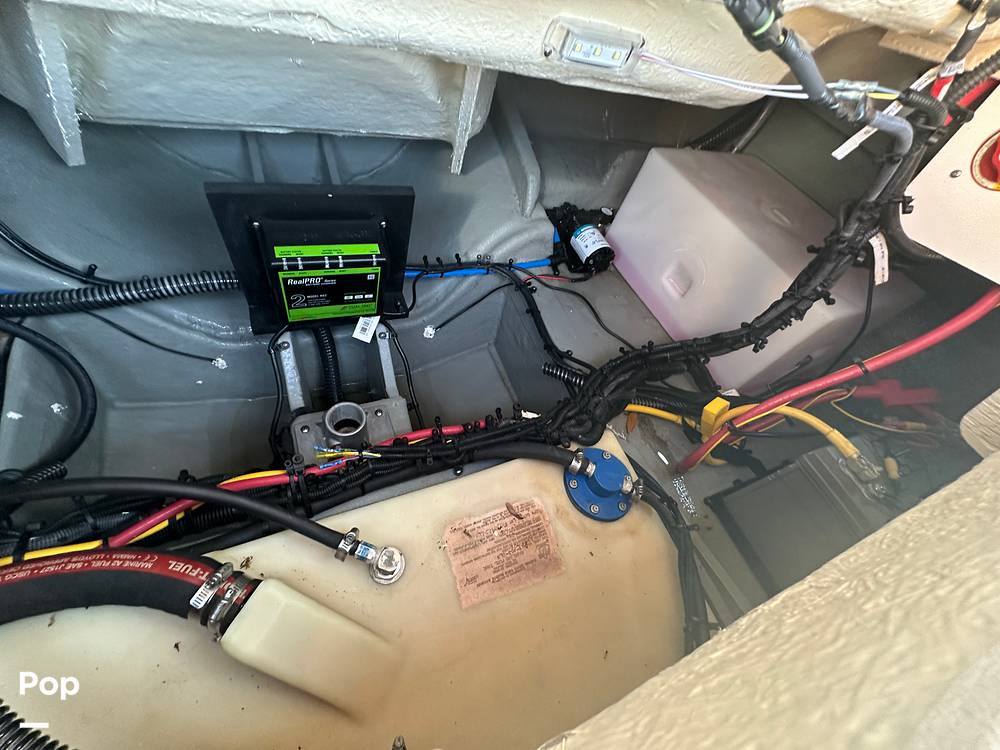 Slide: The Image of Crownline Boats E230XS 2024 - 15678518